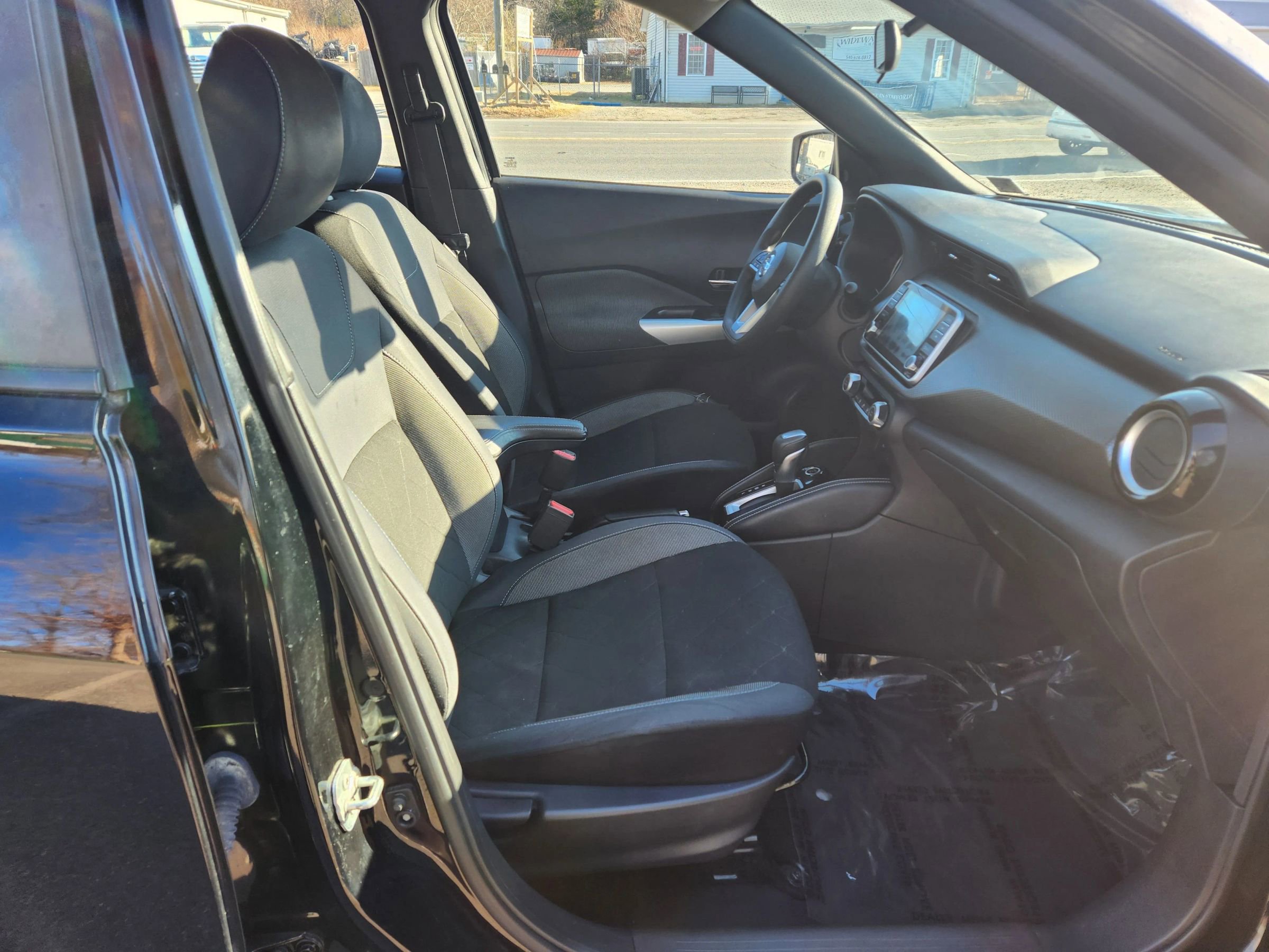 Used 2020 Nissan Kicks SV image 17