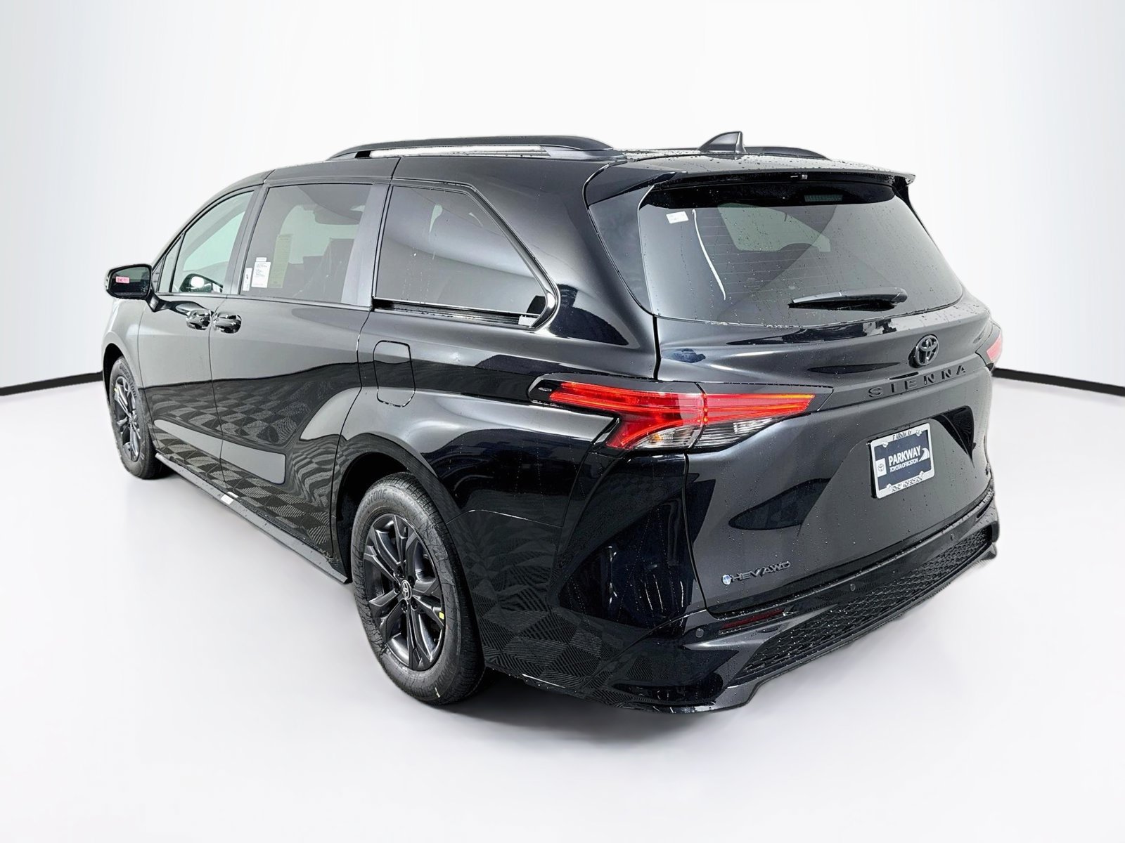 New 2026 Toyota Sienna XSE AWD/4WD image 4
