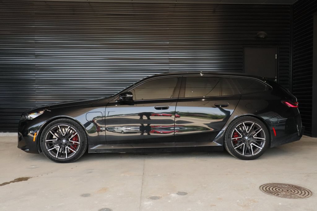 Used 2026 BMW M5 Touring AWD/4WD image 2