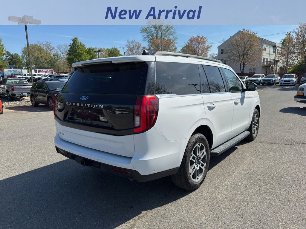 Used 2025 Ford Expedition Active image 3