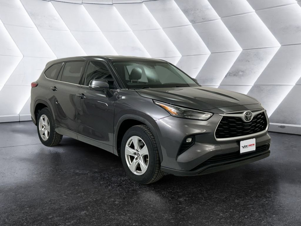Used 2022 Toyota Highlander LE