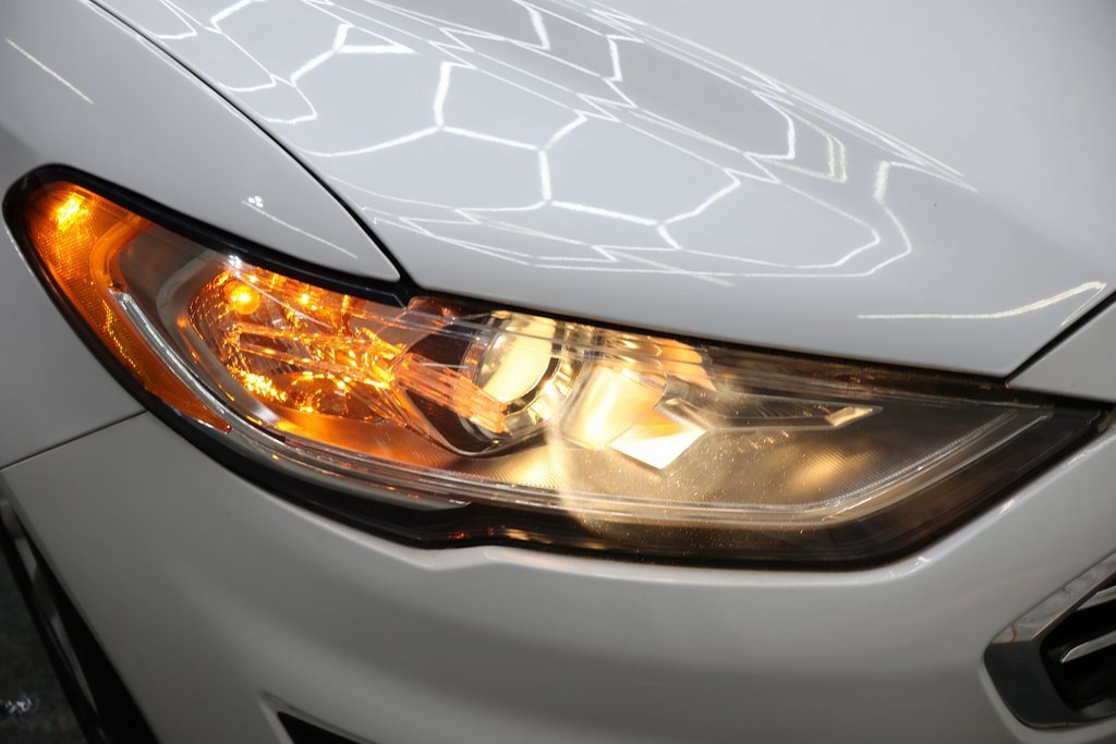 Used 2020 Ford Fusion SE image 26