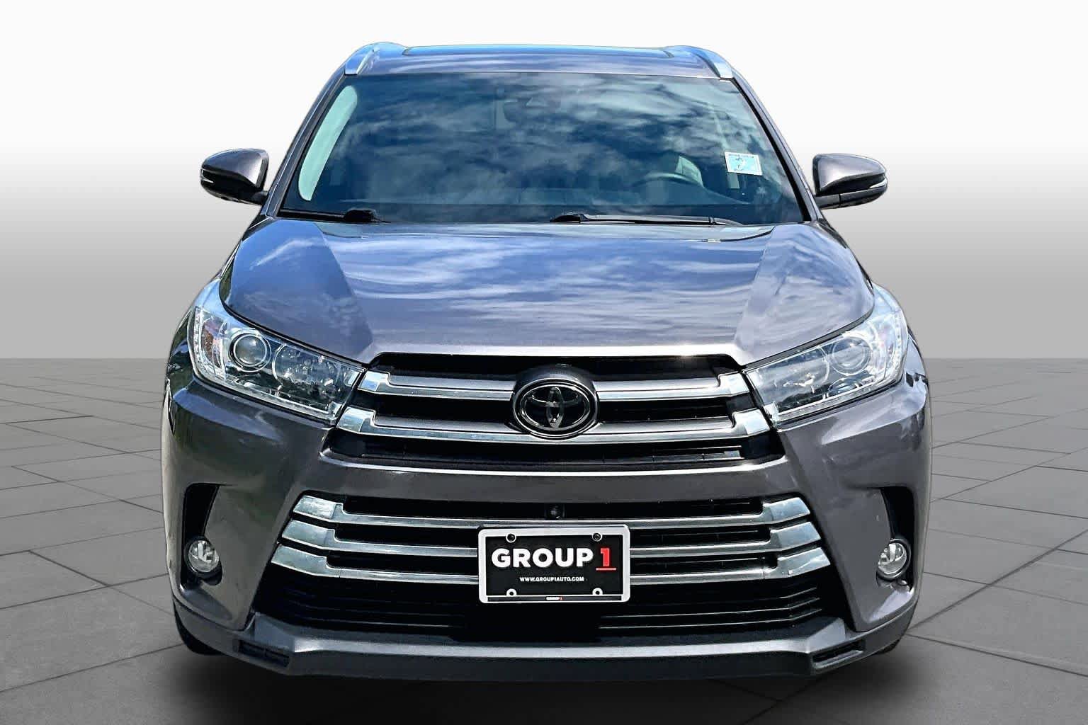 Used 2017 Toyota Highlander Limited Platinum w/ Carpet Mat Package AWD/4WD image 4