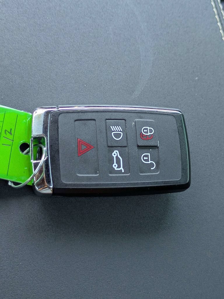 Used 2024 Land Rover Discovery Dynamic SE AWD/4WD image 31
