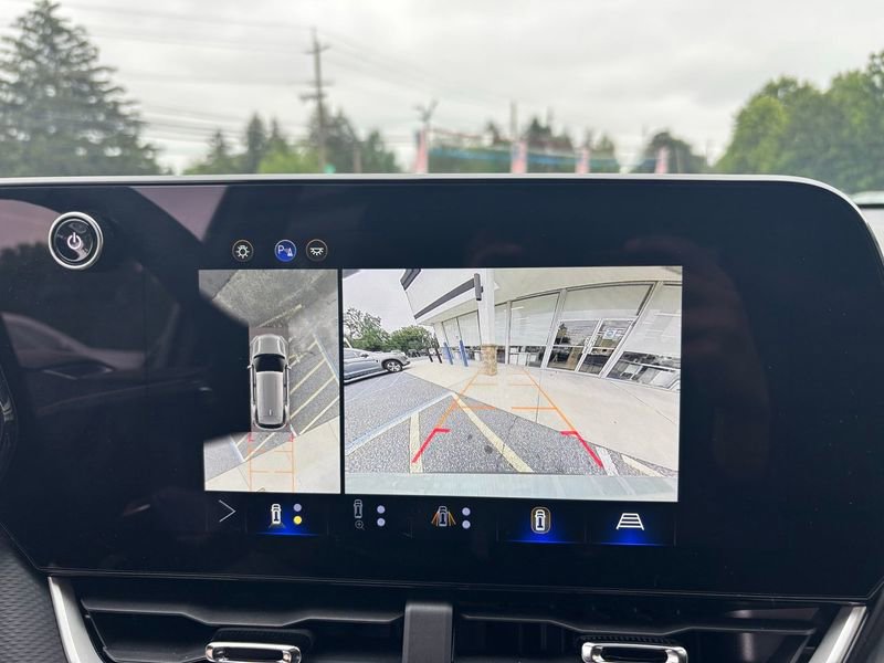 Used 2025 Chevrolet Equinox LT w/ Safety and Technology Package image 17