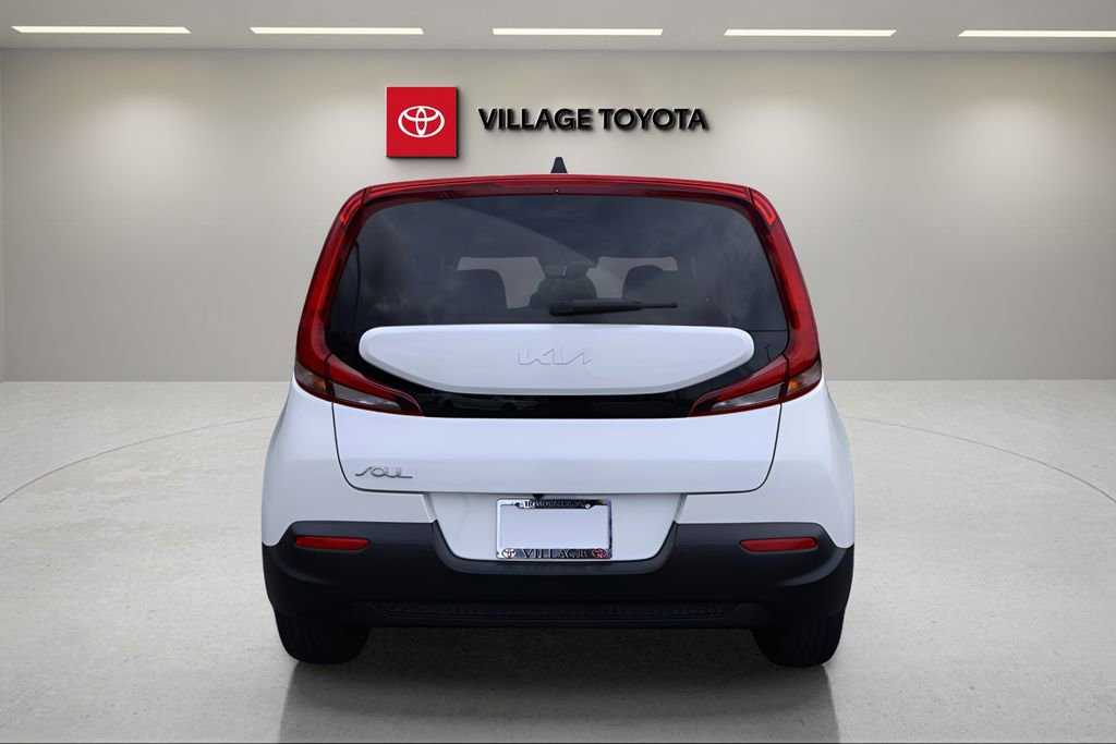 Used 2022 Kia Soul LX image 5