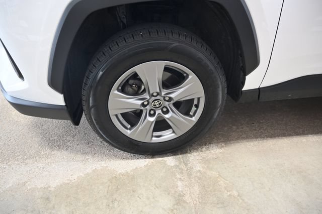 Used 2024 Toyota RAV4 XLE FWD image 28