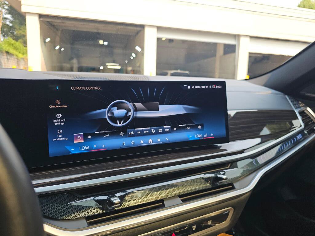 Used 2026 BMW X6 xDrive40i w/ Climate Comfort Package AWD/4WD image 29