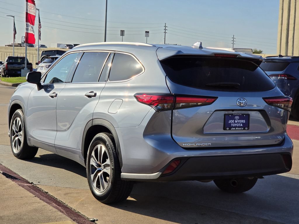 Used 2022 Toyota Highlander XLE FWD image 7