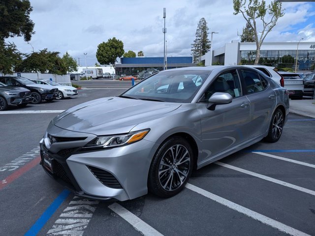 Used 2019 Toyota Camry SE FWD image 1