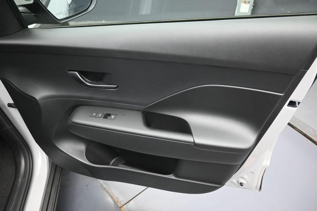 New 2027 Hyundai Kona SE FWD image 31