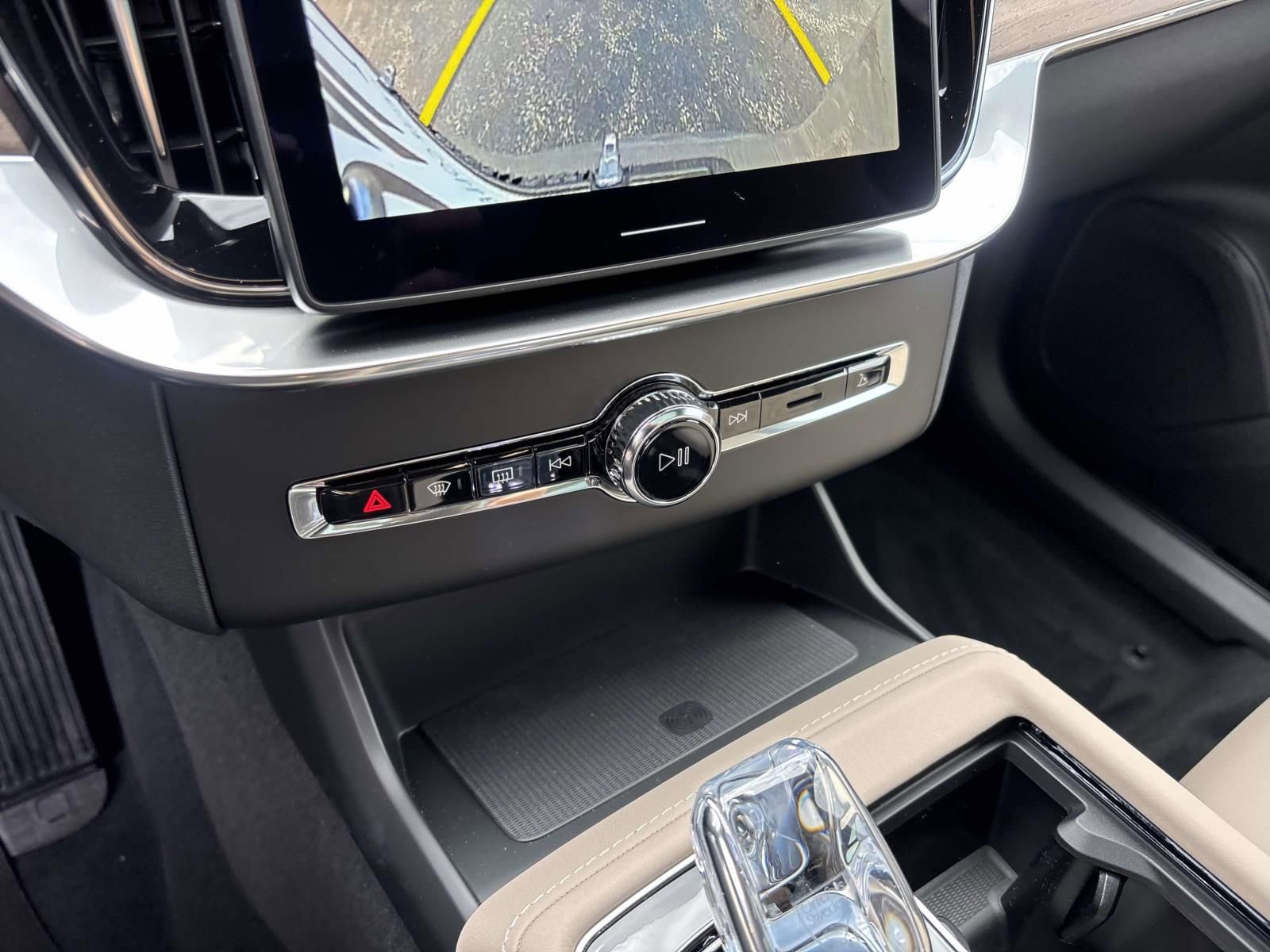 New 2026 Volvo XC90 B6 Plus w/ Protection Package Premier image 22