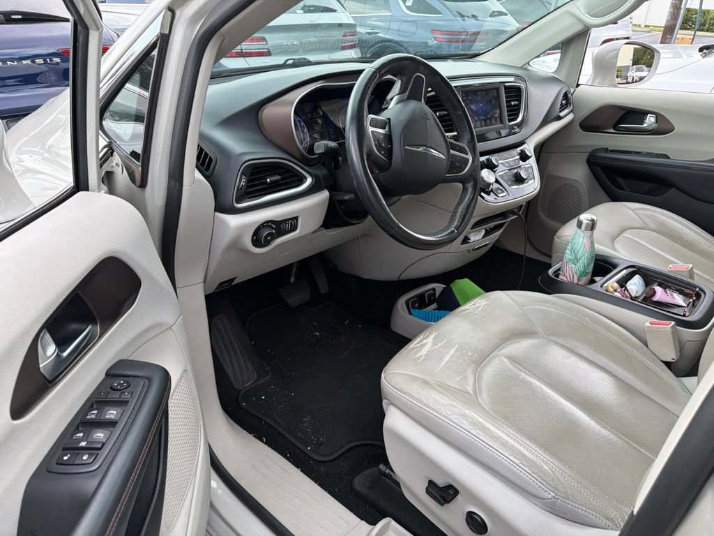 Used 2019 Chrysler Pacifica Touring-L FWD image 7