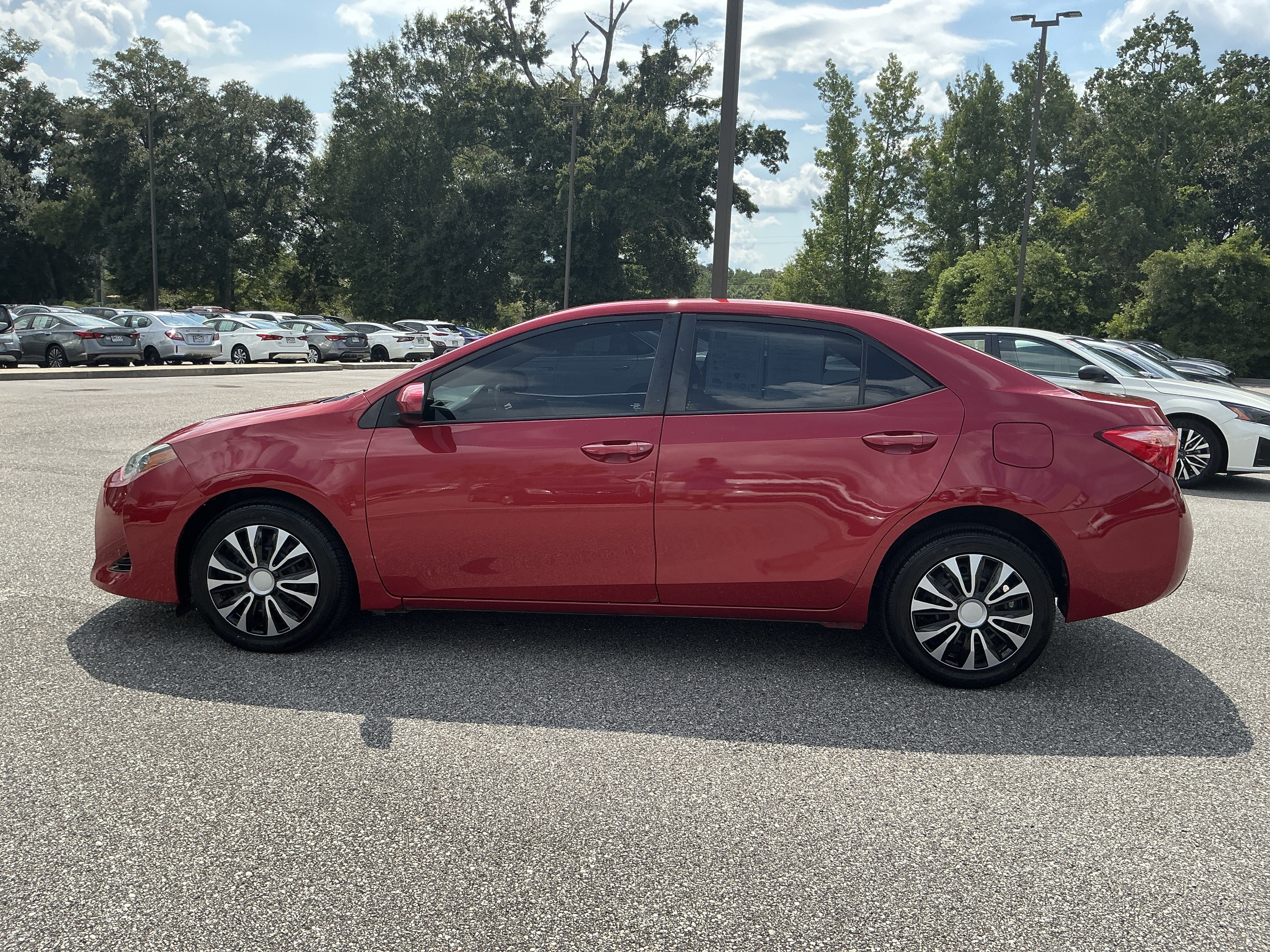 Used 2018 Toyota Corolla LE FWD image 2