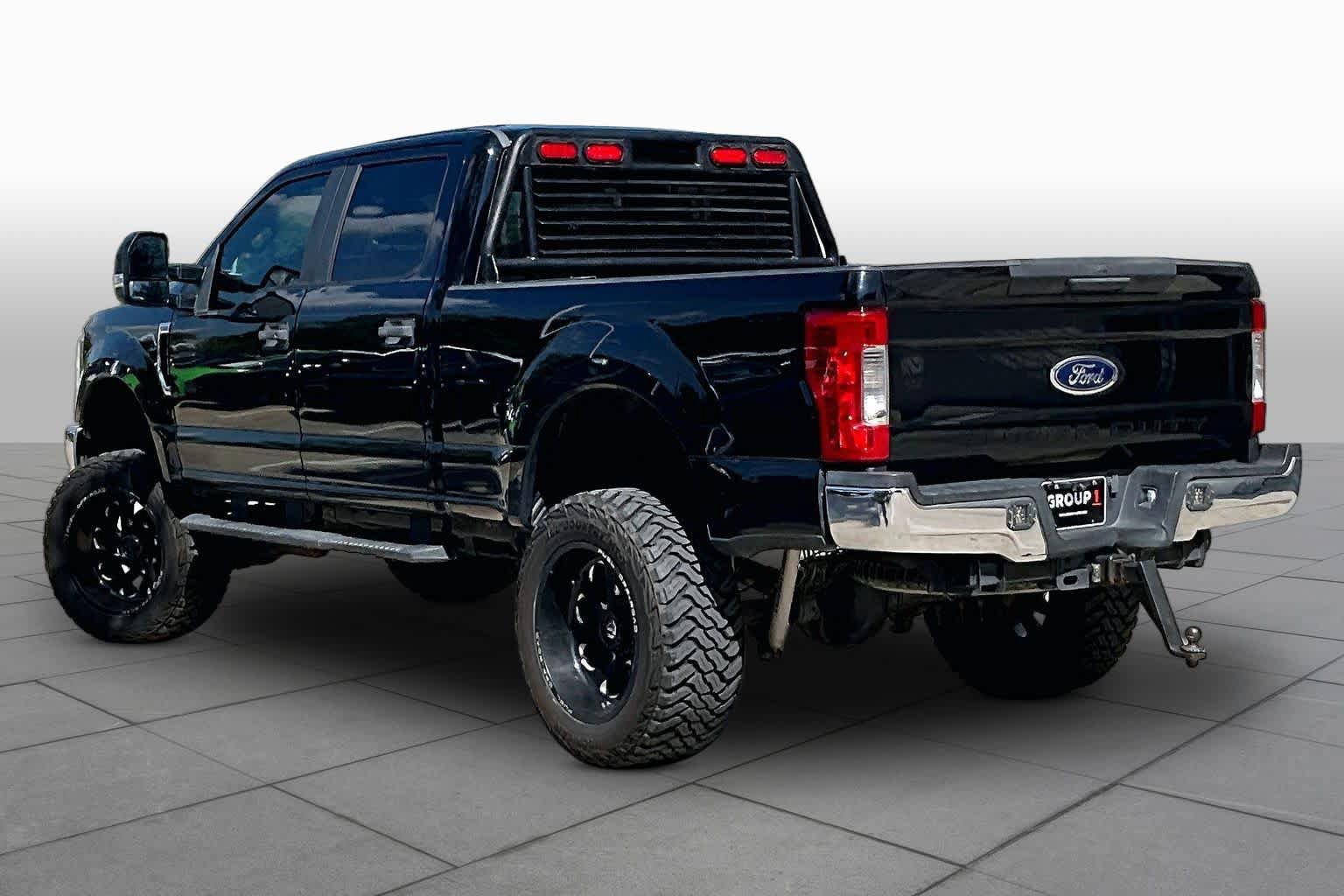 Used 2018 Ford F250 XL w/ STX Appearance Package AWD/4WD image 11