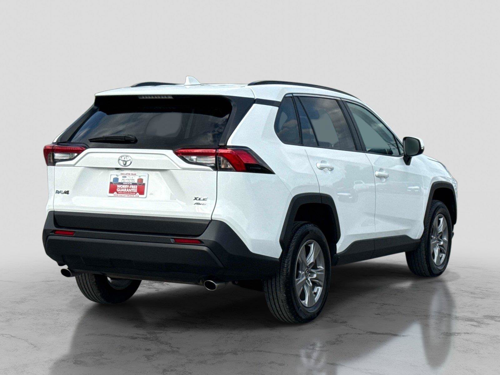 Used 2025 Toyota RAV4 XLE AWD/4WD image 5