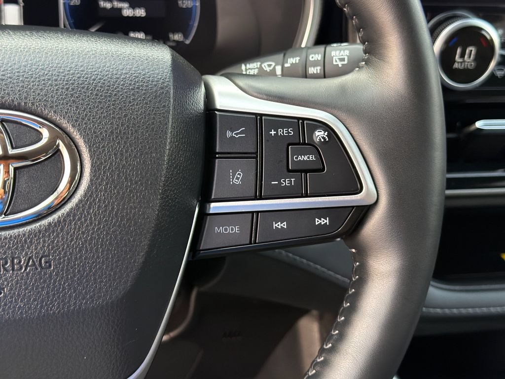 Used 2023 Toyota Highlander Limited AWD/4WD image 31
