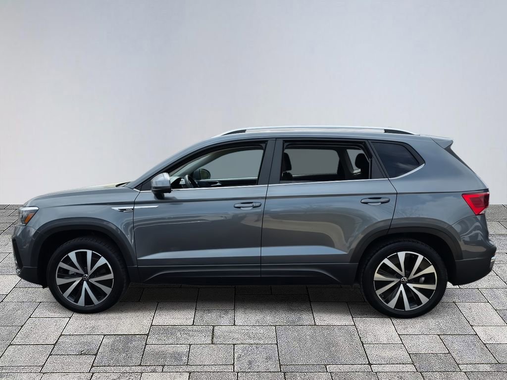 Used 2022 Volkswagen Taos SE w/ Panoramic Sunroof Package image 4