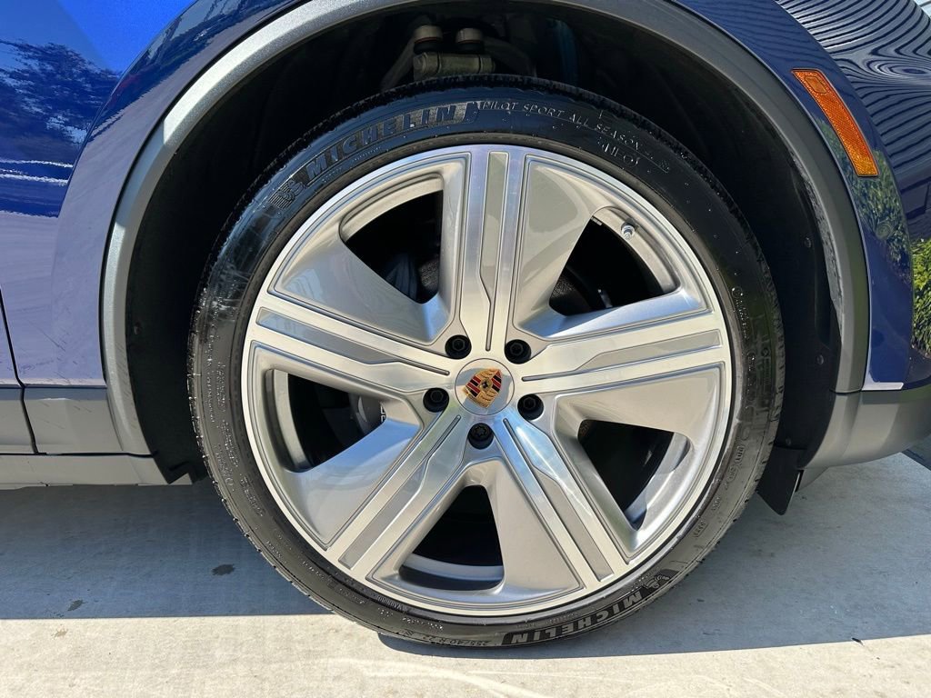 Used 2024 Porsche Macan 4 Electric image 44