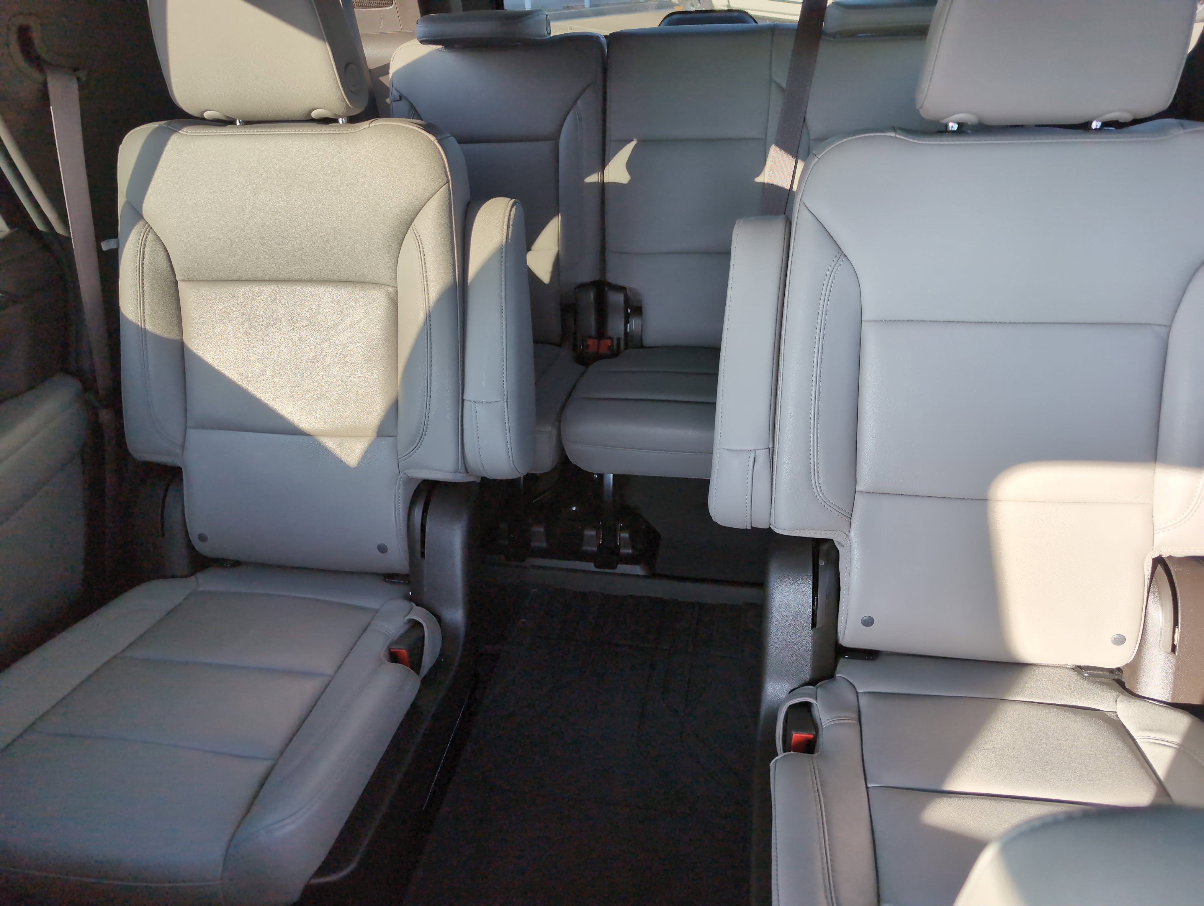 Used 2024 Chevrolet Tahoe Z71 w/ Luxury Package image 25