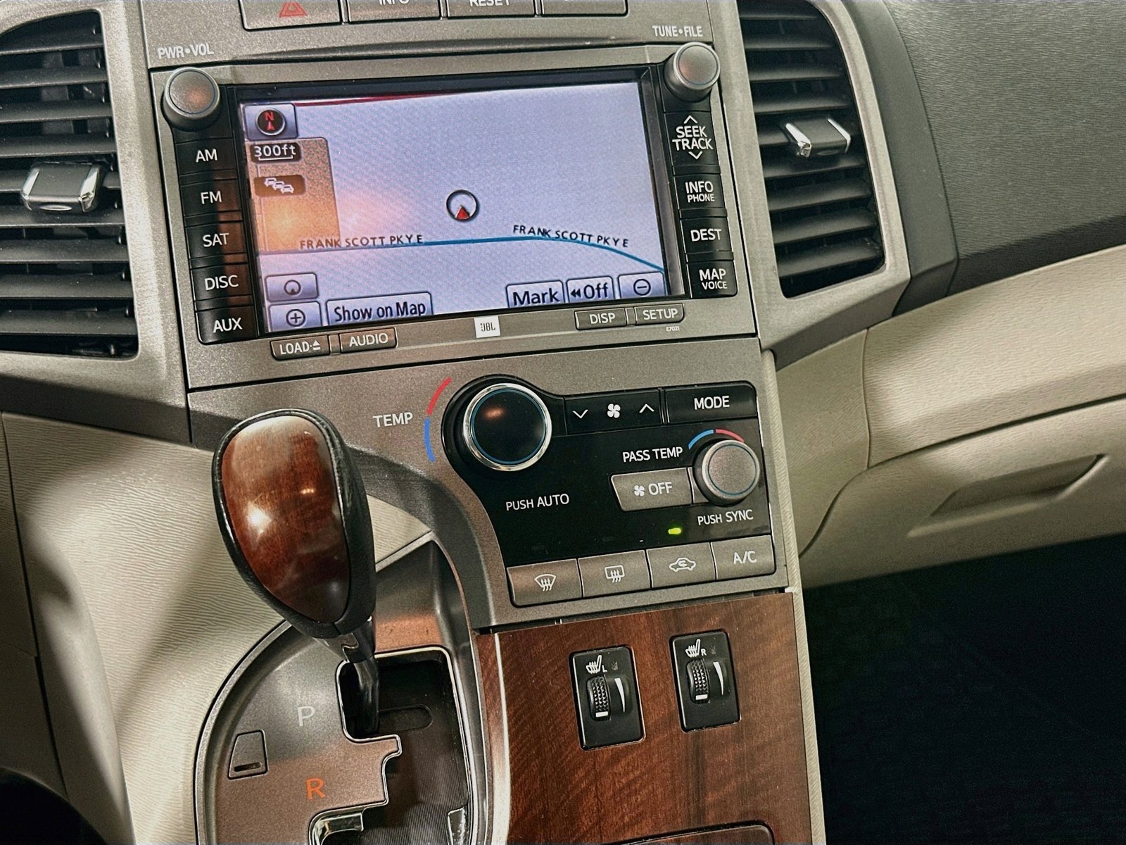 Used 2010 Toyota Venza AWD image 16