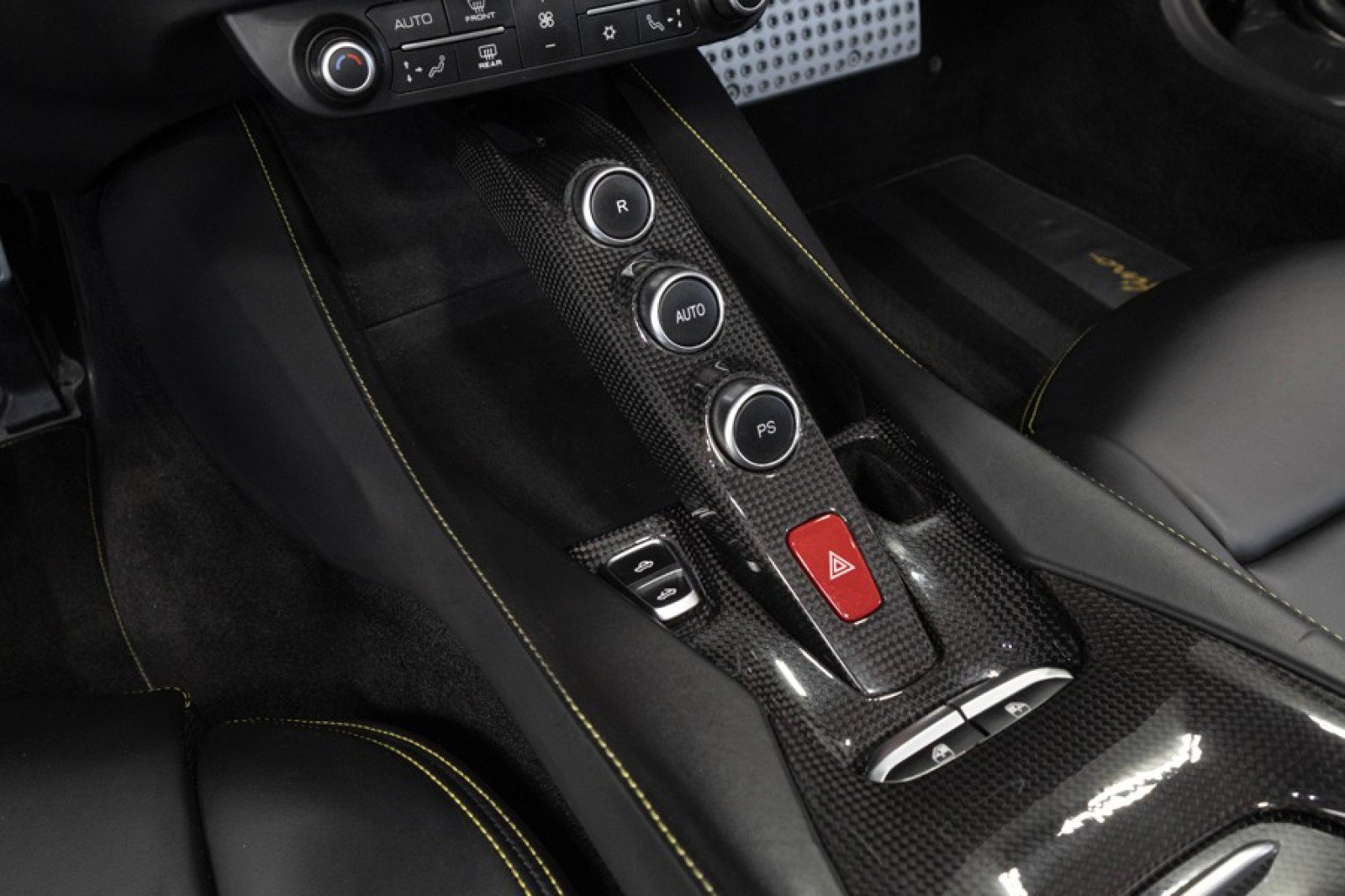 Used 2020 Ferrari Portofino RWD image 39