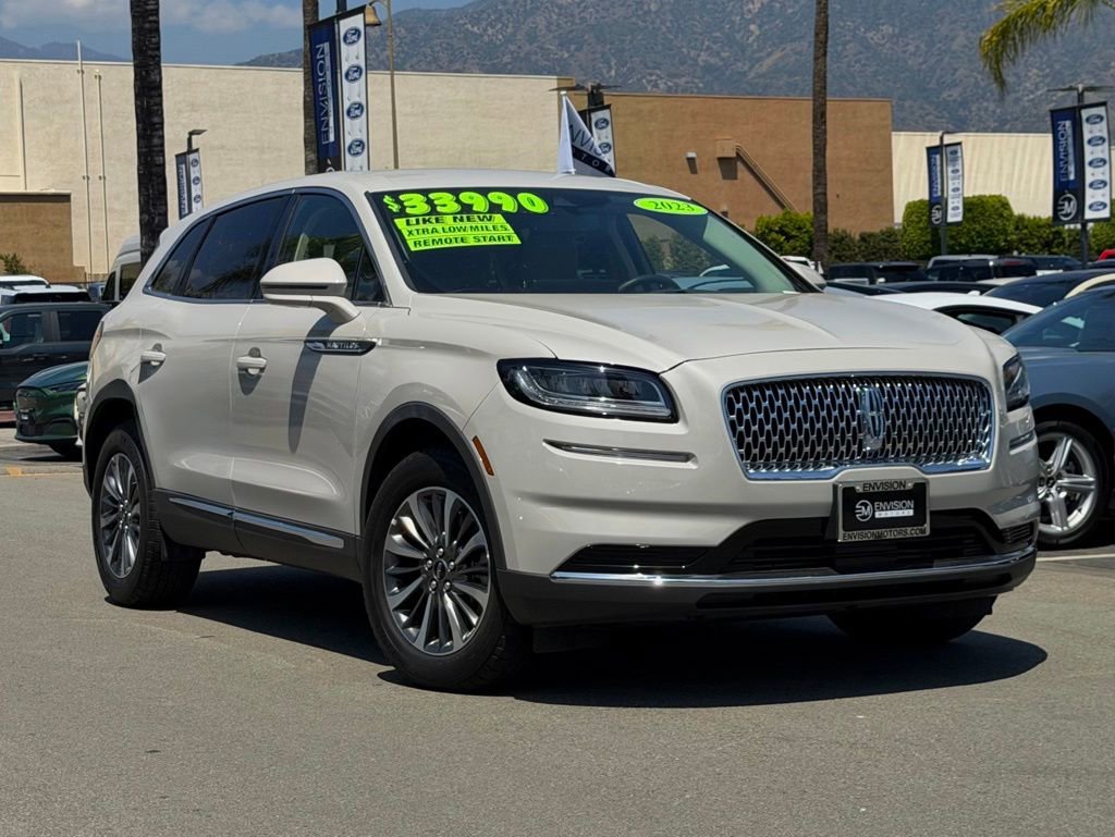 Used 2023 Lincoln Nautilus FWD image 2