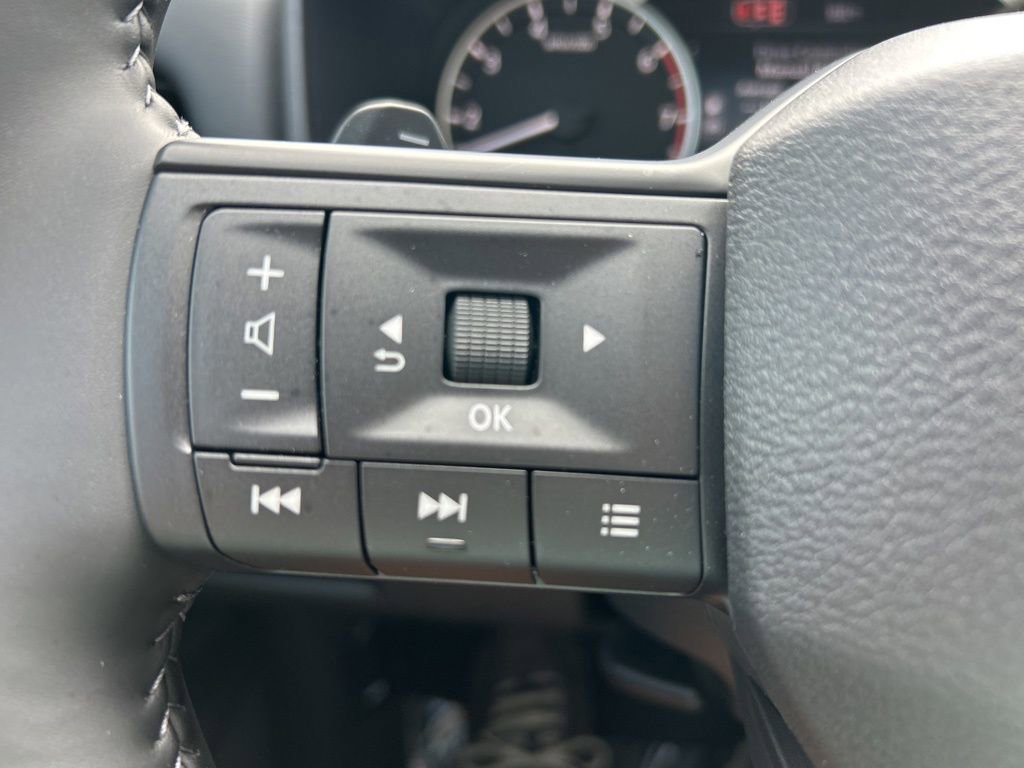 Used 2026 Nissan Rogue SV FWD image 27