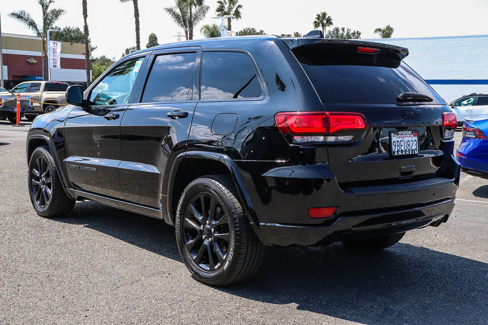 Used 2019 Jeep Grand Cherokee Altitude RWD image 9