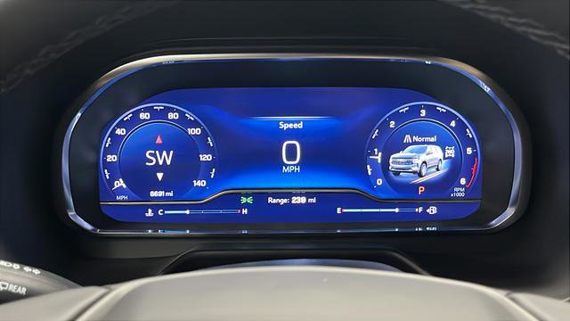 Used 2024 Chevrolet Tahoe Premier image 16