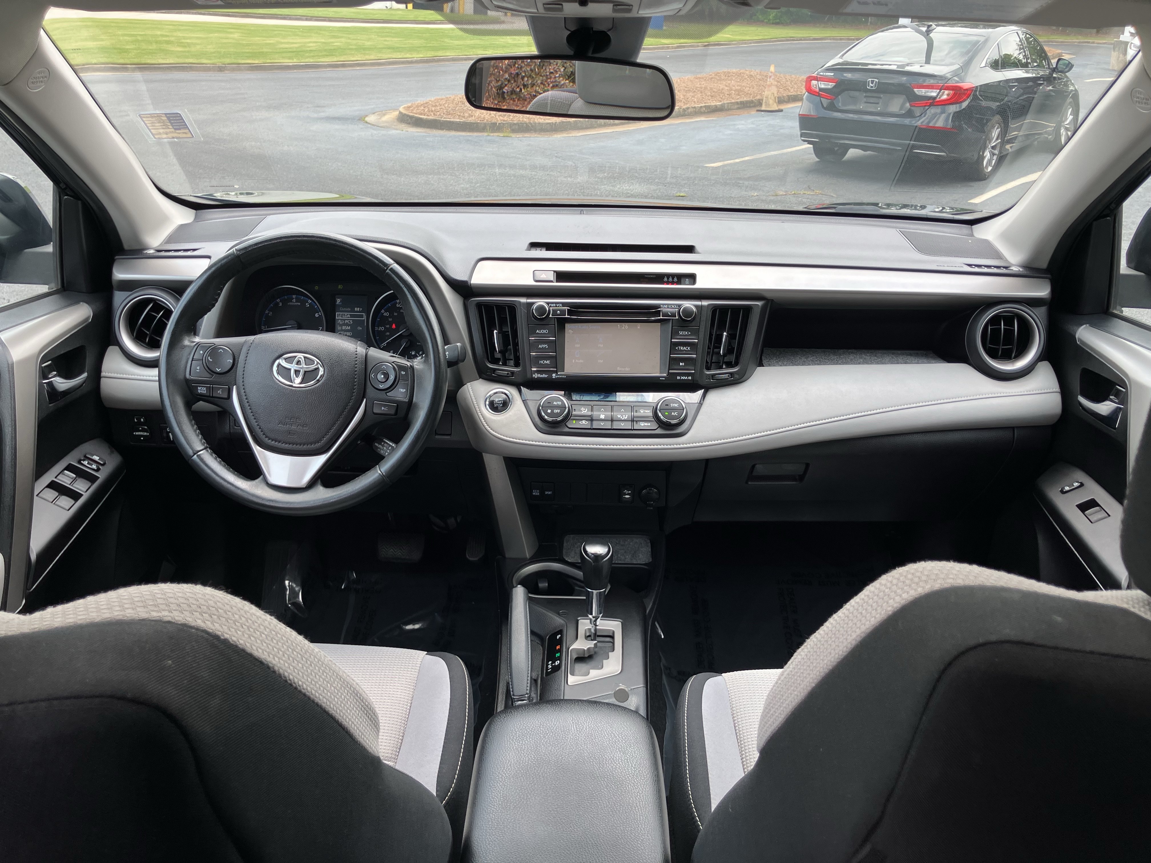 Used 2017 Toyota RAV4 XLE FWD image 32