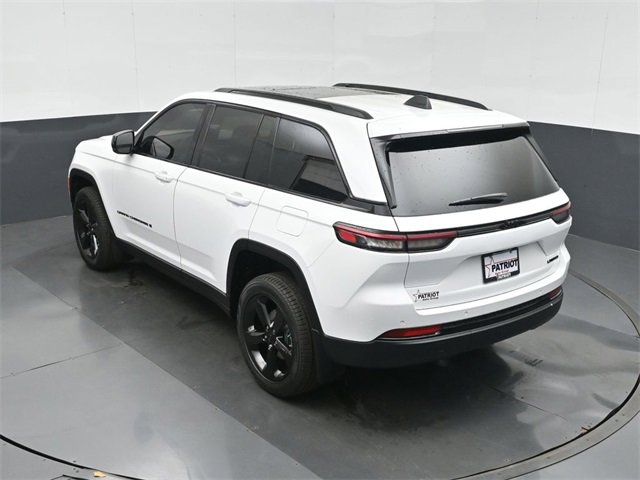 New 2025 Jeep Grand Cherokee Limited w/ Black Appearance Package image 29