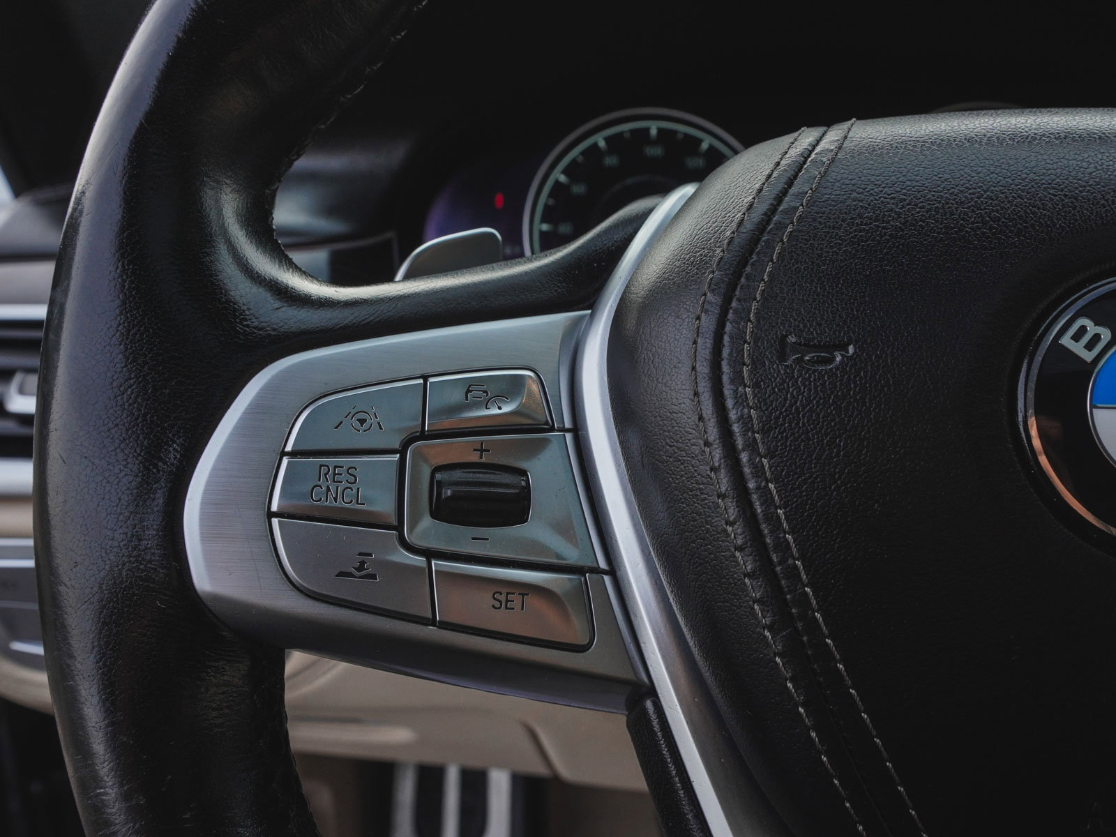 Used 2017 BMW 740i image 21