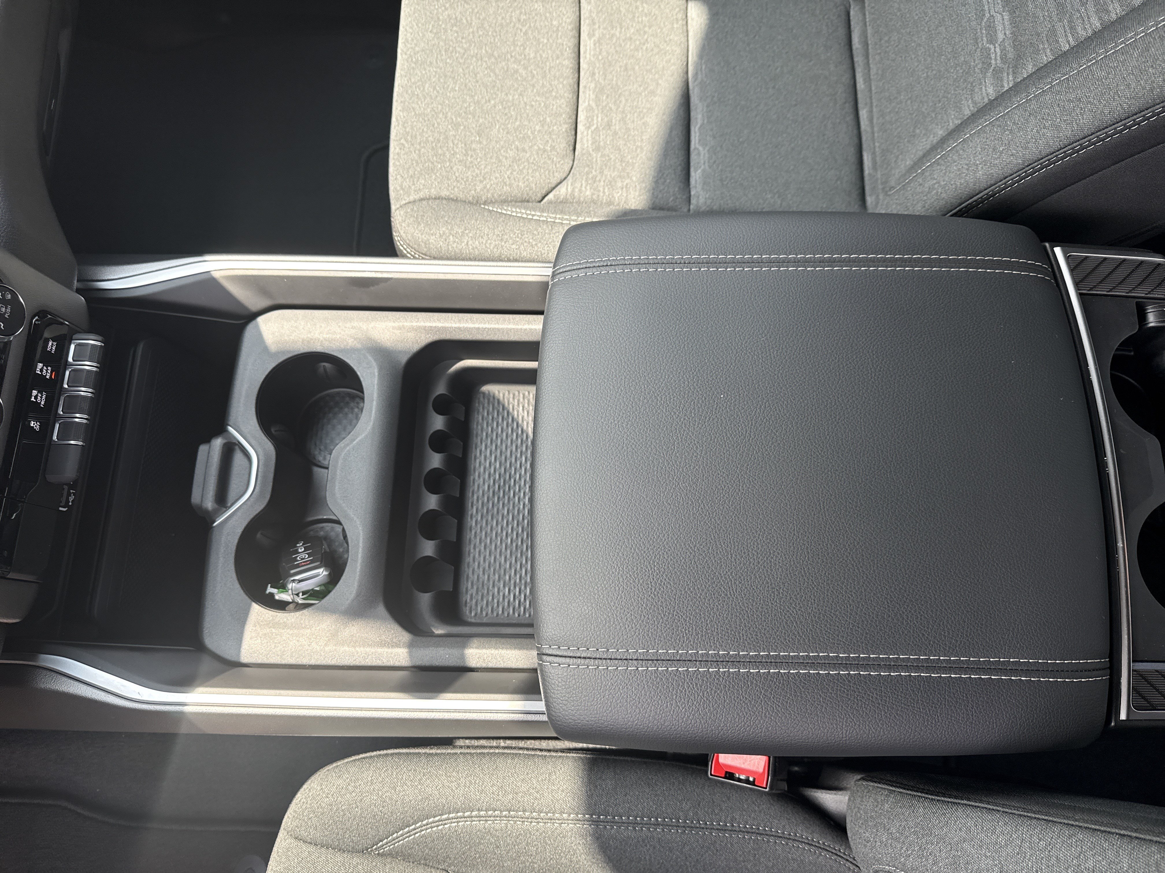 New 2026 RAM 1500 Express AWD/4WD image 16