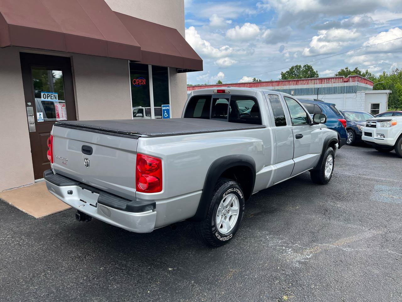 Used 2007 Dodge Dakota SLT w/ Trailer Tow Group RWD image 5