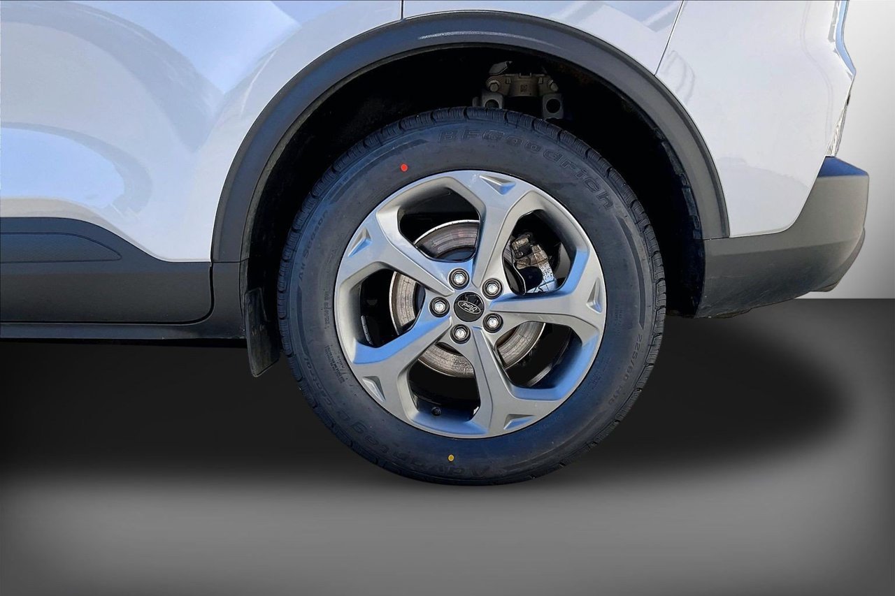 Used 2025 Ford Escape ST-Line Select AWD/4WD image 34