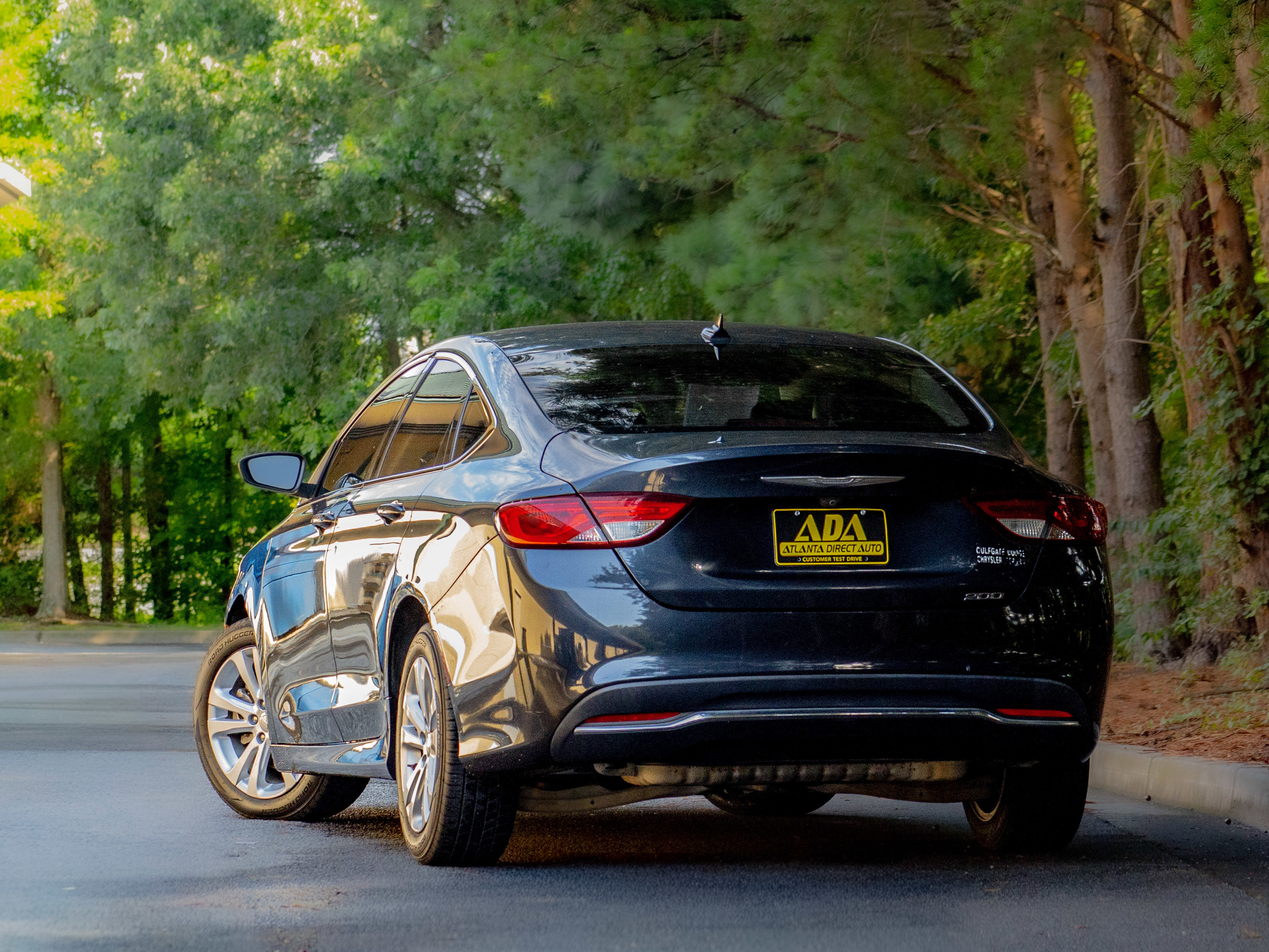 Used 2017 Chrysler 200 Limited Platinum image 3