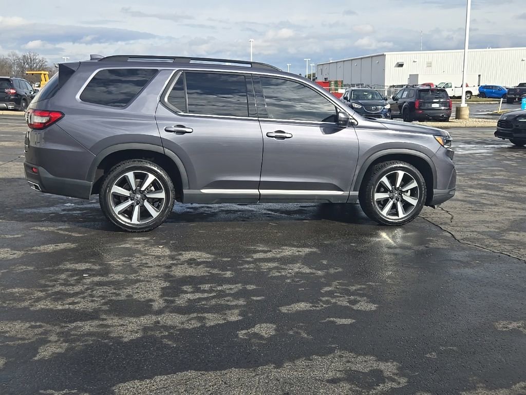 Used 2024 Honda Pilot Touring image 10