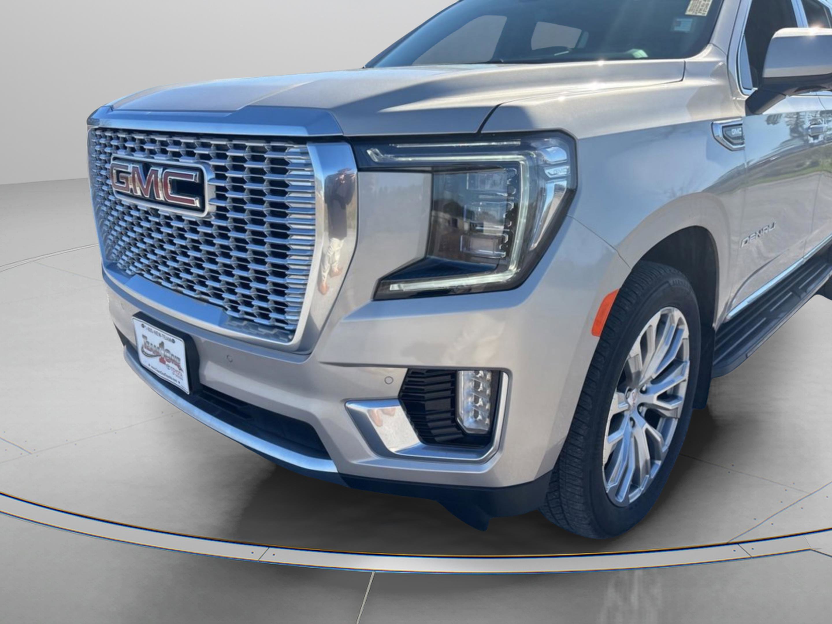 Used 2023 GMC Yukon XL Denali image 7