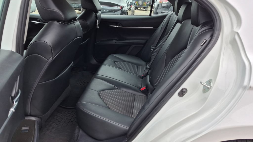 Used 2022 Toyota Camry SE w/ Cold Weather Package FWD image 11