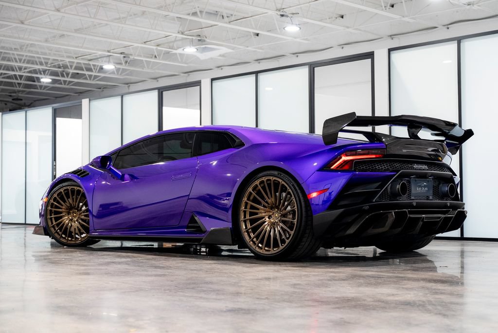 Used 2021 Lamborghini Huracan EVO RWD image 17