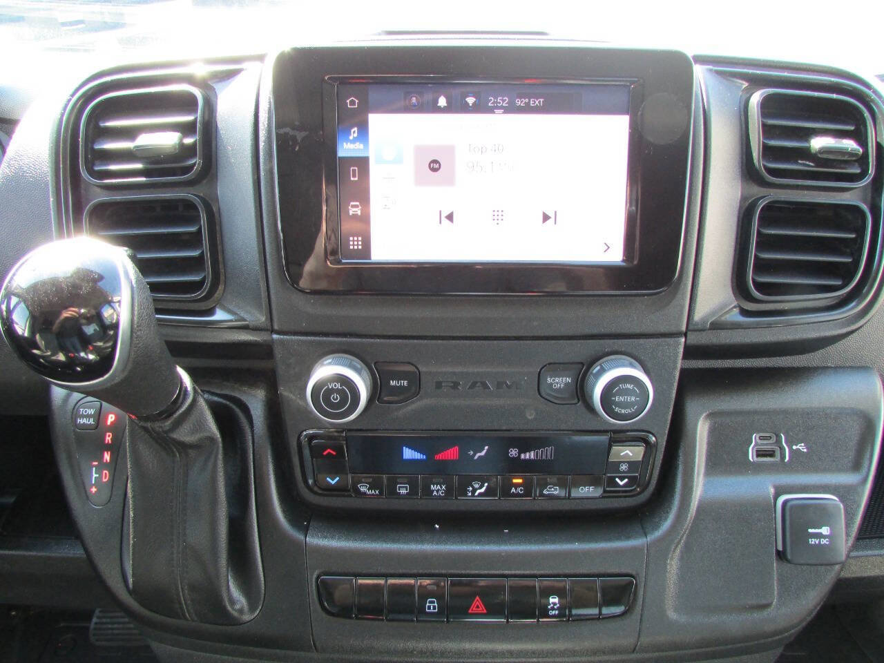 Used 2024 RAM ProMaster 2500 w/ Convenience Group FWD image 18