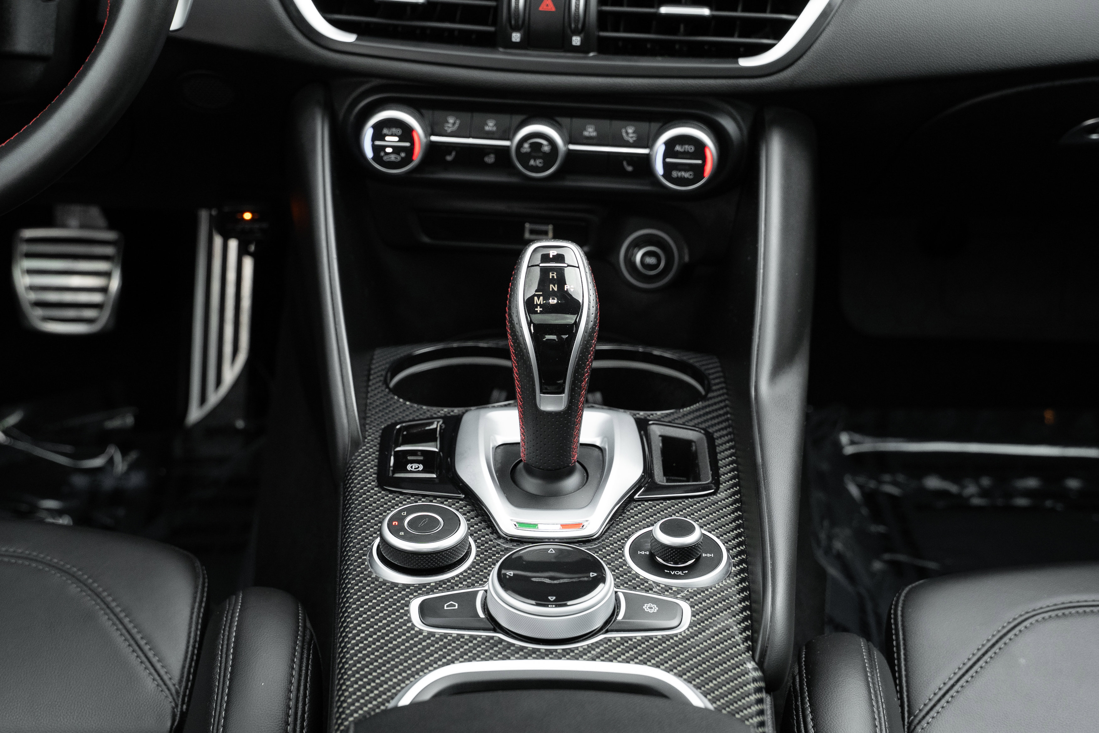 Used 2023 Alfa Romeo Giulia Estrema image 19