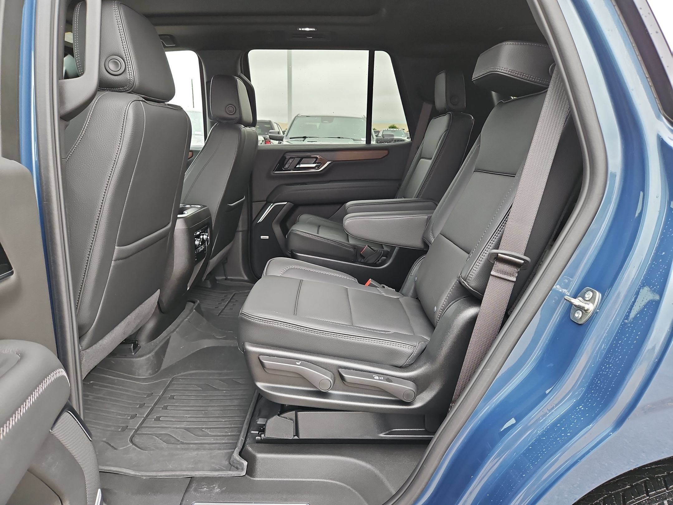 Used 2026 GMC Yukon Denali w/ Sun & Power Step Package AWD/4WD image 13