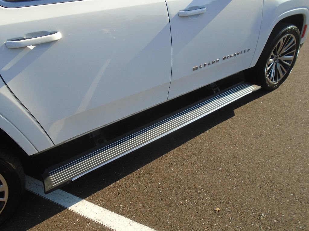 Used 2024 Jeep Grand Wagoneer L Series III image 25