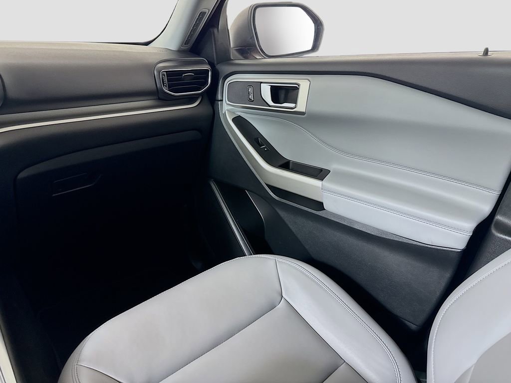 Used 2021 Ford Explorer XLT w/ Equipment Group 202A image 21