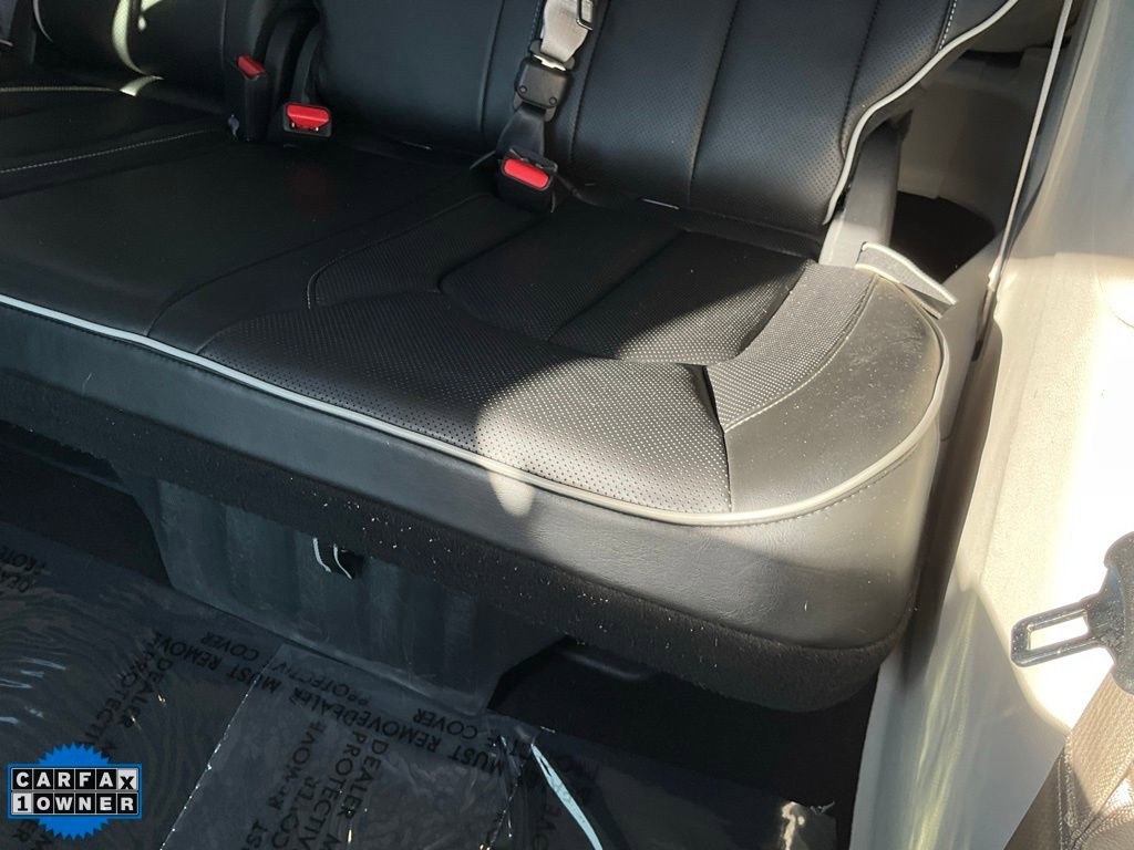 Used 2022 Chrysler Pacifica Limited w/ Uconnect Theater Family Group image 35