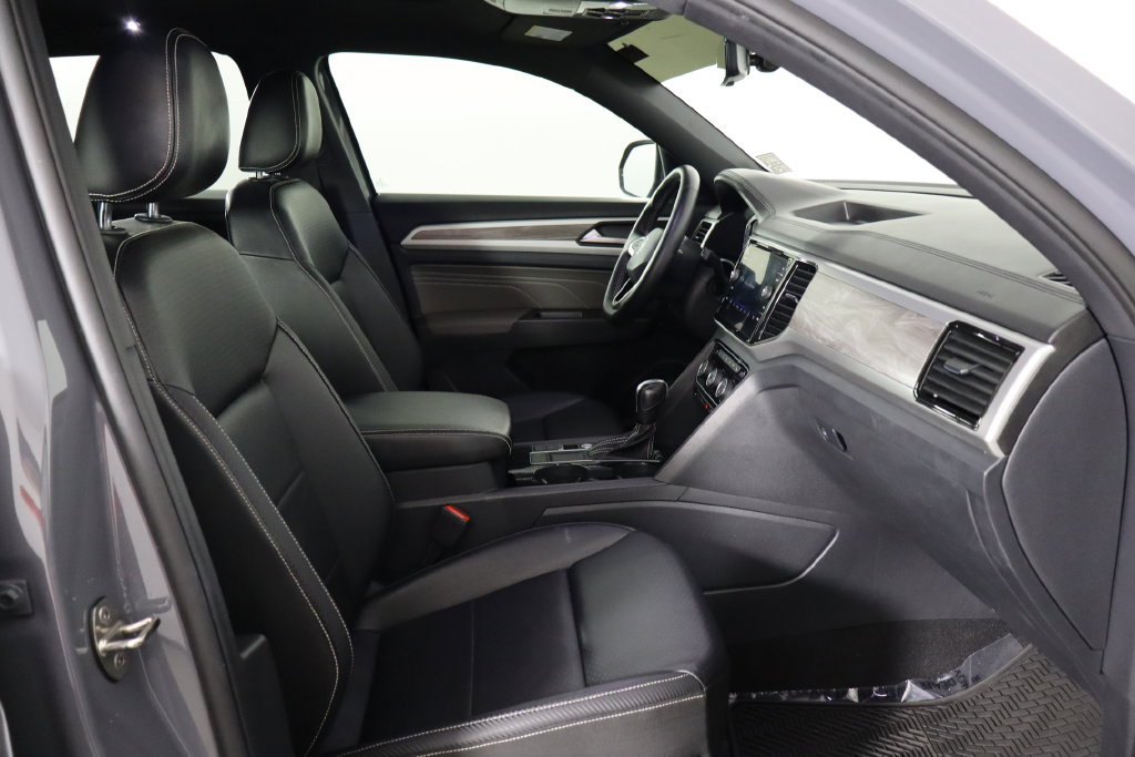 Used 2022 Volkswagen Atlas Cross Sport SE FWD image 17