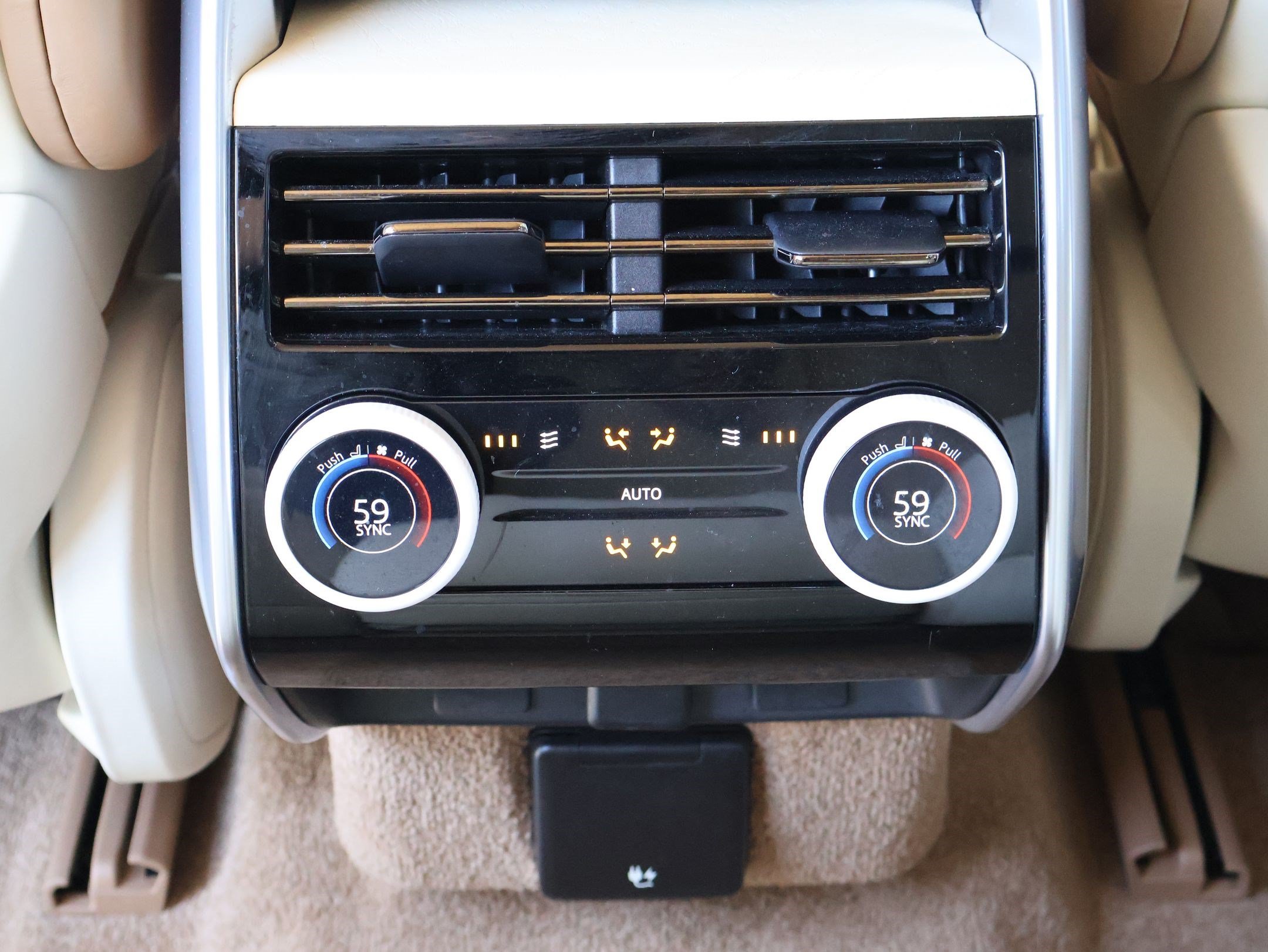 Certified 2025 Land Rover Range Rover SV AWD/4WD image 25