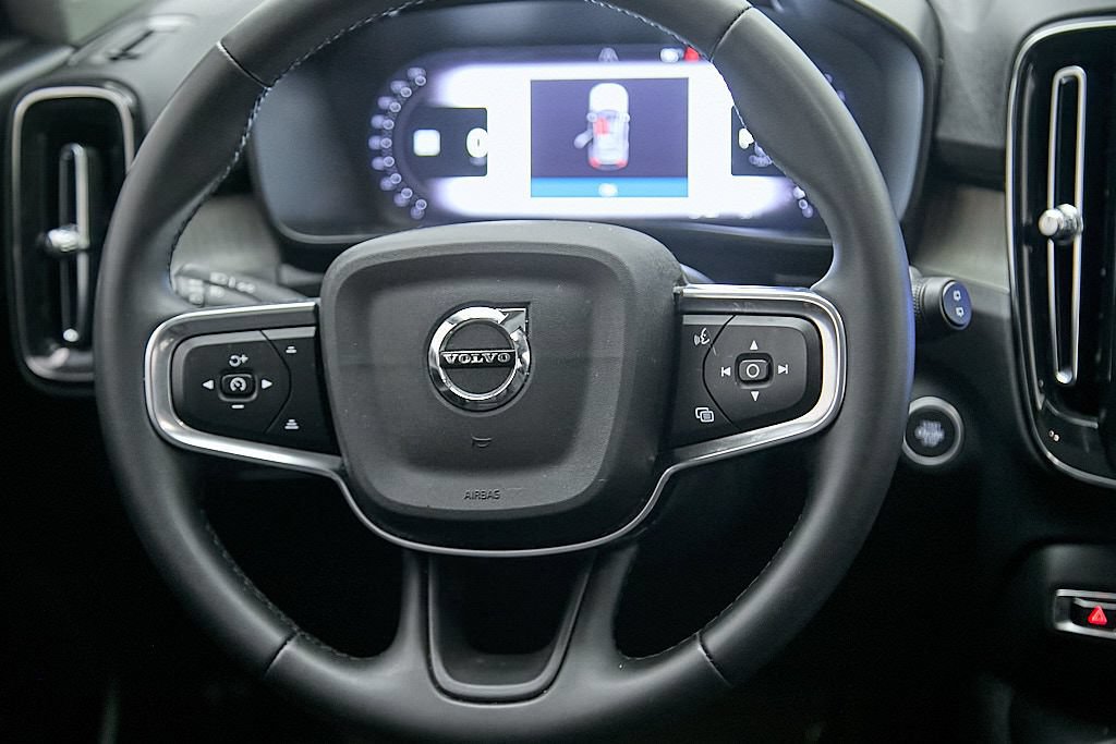 Certified 2023 Volvo XC40 B5 Ultimate w/ Protection Package Premier AWD/4WD image 25